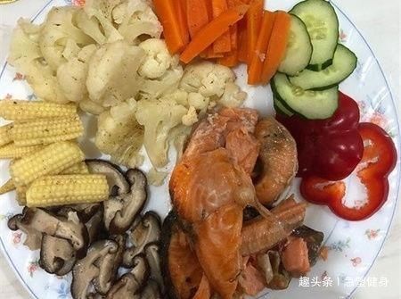 健康饮食|216斤大叔每天做2分钟平板支撑,坚持做1个月,身材会有多大变化