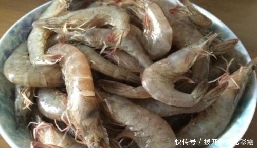 红烧大虾不会做?不用愁,只要加一碗“汁”,孩子馋的舔指头!