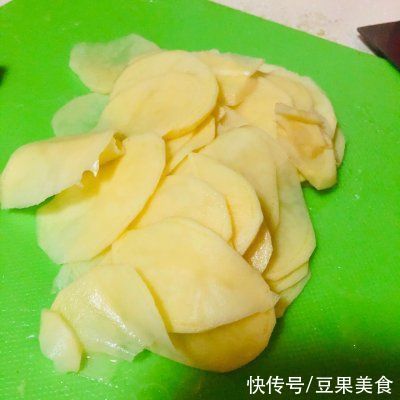 用这个技巧做满足你的胃—酸汁土豆片，味道好吃极了