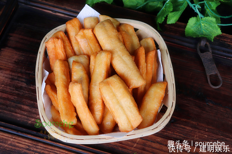 油条新做法,比油饼还简单,酥酥脆脆越吃越香,放5天不回软