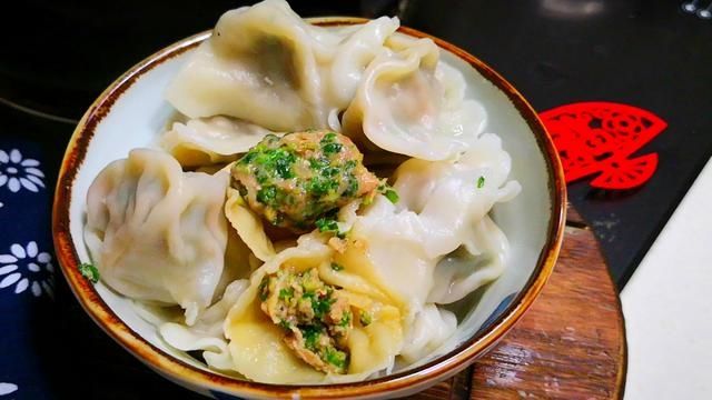 初冬，碰到此菜别手软，多买些煮好放冰箱，冬天做汤包饺子都特香