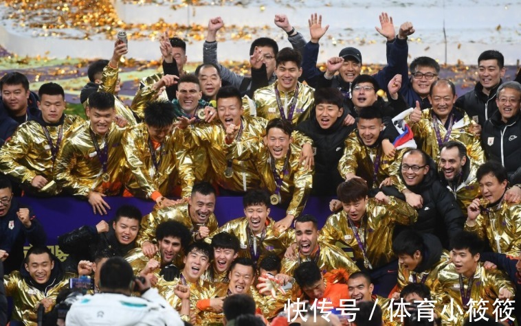 广州队|上海海港失冠原因找到了!沪媒建议引进顶级前锋,球迷:不限薪?