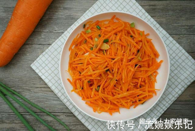 胡萝卜胡萝卜|4种食物是女性衰老的延缓剂,50岁后不妨多吃,比同龄人年轻10岁