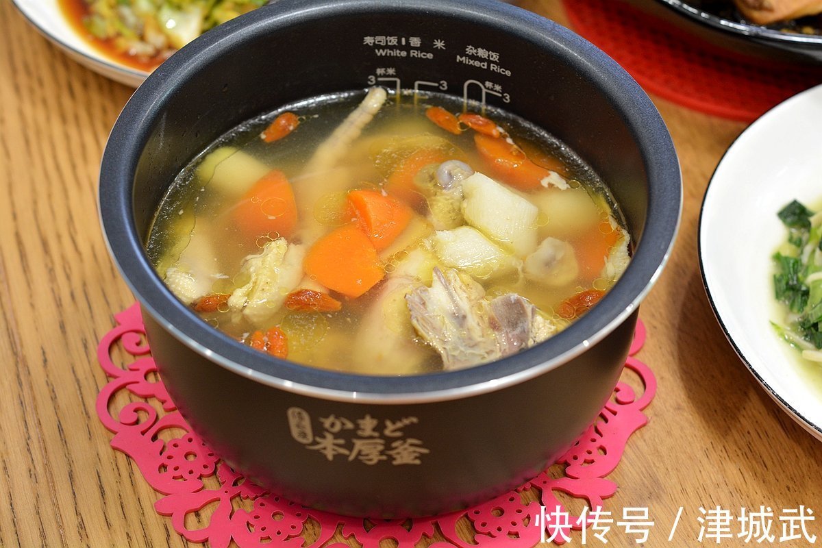 北京3口人的家常晚餐，1荤2素1汤红豆饭，解馋省时原来有窍门