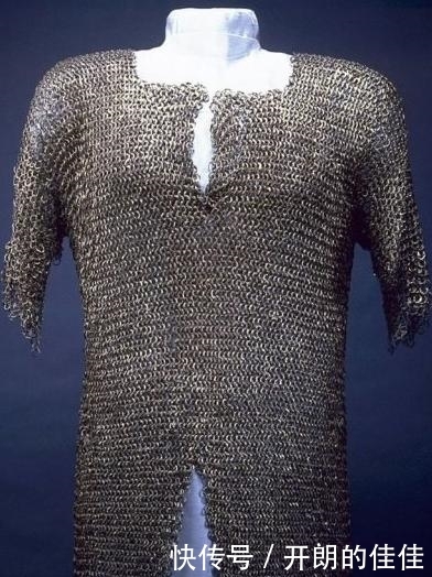 中世纪|中世纪这五种盔甲价格各异，富人刀枪难入，穷人只能用布甲骗自己