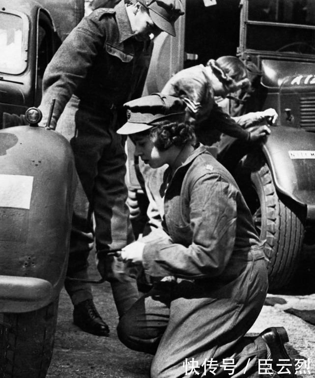 英国女王|曝珍贵图片，没有想到，英国女王伊丽莎白二世曾是一名救护车司机