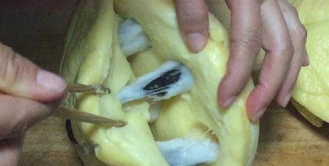 喜欢吃玉米面的一定要收藏，这样做比面包还暄软香甜，比馒头简单