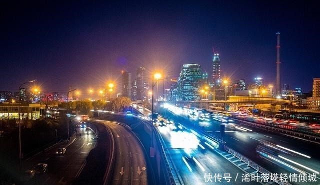 清晨|如果等不到清晨的粥,就请倒满深夜的酒