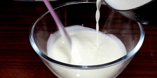 白糖|不用烤箱、不用奶油，教你做入口即化的慕斯蛋糕，一看就会超简单
