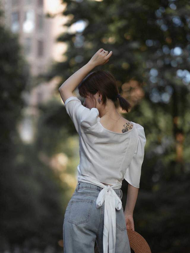 锁骨|今年风头不减的泡泡袖如何穿？学会这几个搭配技巧，怎么穿都好看