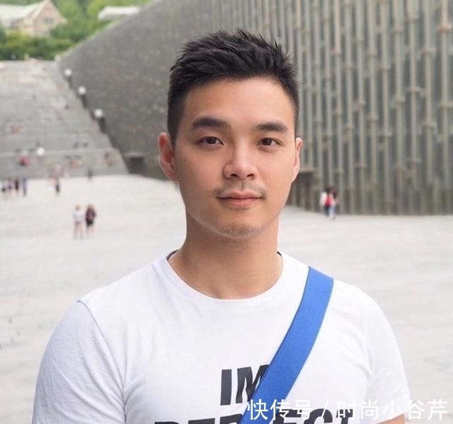 头发|男生“油头”发型过时了,如今流行这4款帅气发型,剪完提升颜值