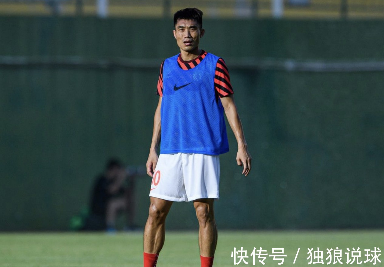 中国国足|国足阵容即将确定?李霄鹏广州选2大将,李铁信赖之人回归?