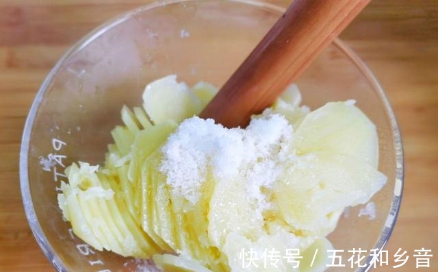 土豆|农村土豆大丰收,做一款口味独特的土豆饼,软糯拉丝,真香!