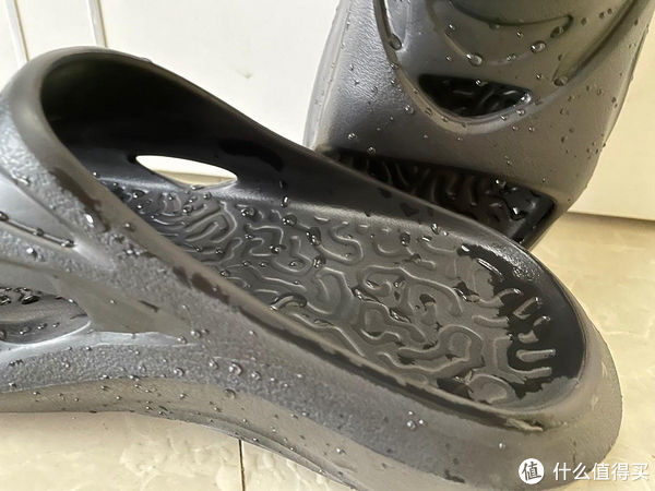 屎感|咕咚减震舒缓拖鞋,给予的不仅仅是踩屎感