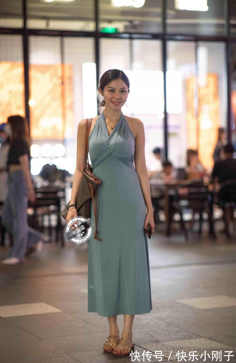 搭配|女神连衣裙穿搭,让造型显得时髦不单调,身材火辣