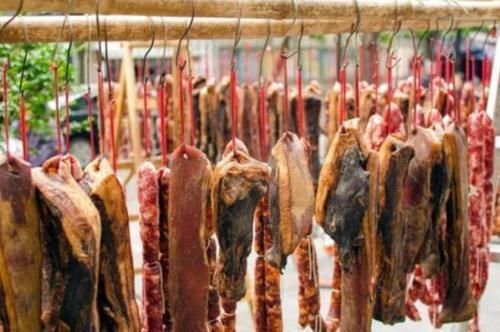 保存腊肉,直接冷冻是大错!学会这2招,腊肉香软好吃,放1年不坏