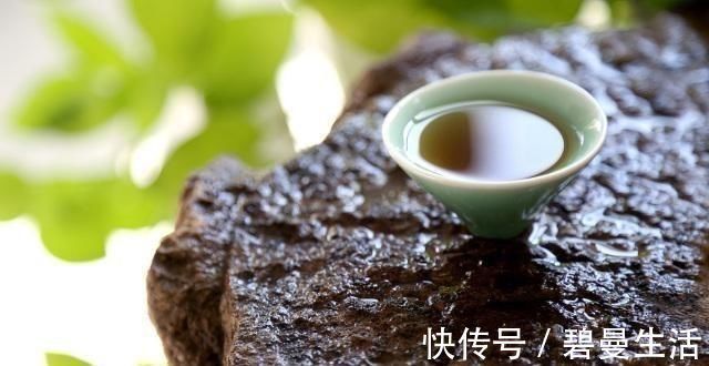 红叶|内科医生热水里撒一把,连喝1月,血糖降了,跟糖尿病“再见”