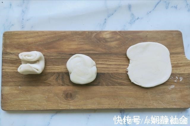 我家酥饼5年来从不用买,外酥里糯,放3天也不硬,比买的香