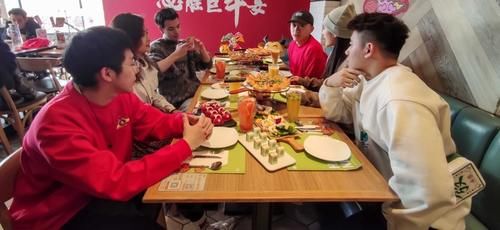  当非遗遇见必胜客，在西餐厅里过中国年或成年夜饭变革新潮流？