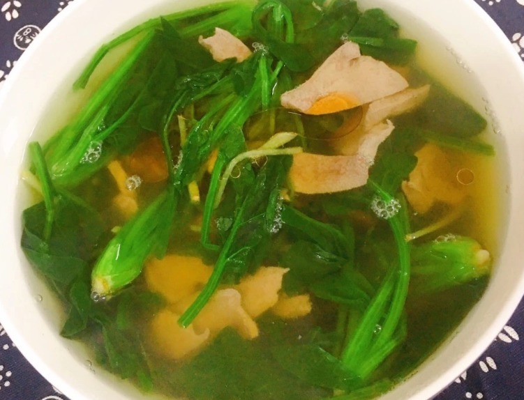 这碗汤,现在不喝亏大了,顺应时节营养足,脸色红润气色好