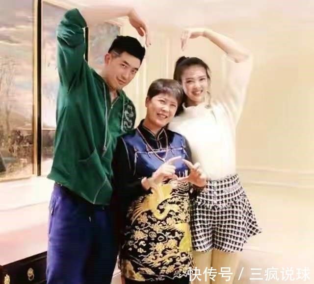 cb女排第一美女即将大婚!跨年夜表白大秀恩爱,婆婆长相神似董明珠