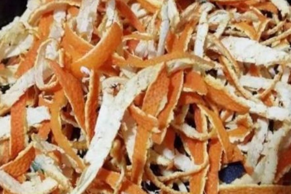用桔子皮泡脚太厉害了,能缓解一大烦恼,中老