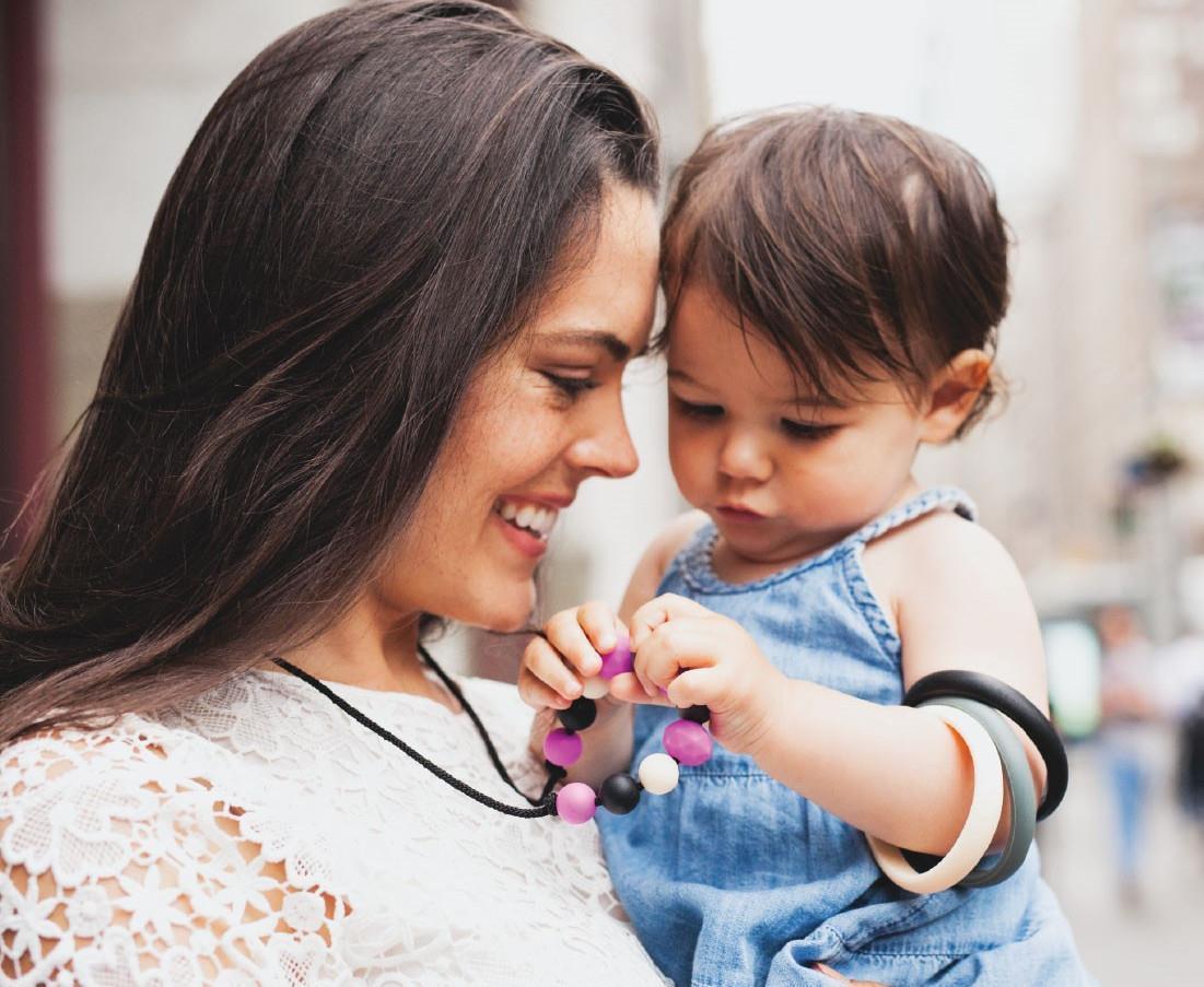 宝妈|洗澡时女儿问妈妈“你怎么和爸爸长得不一样”,宝妈回答暴露情商