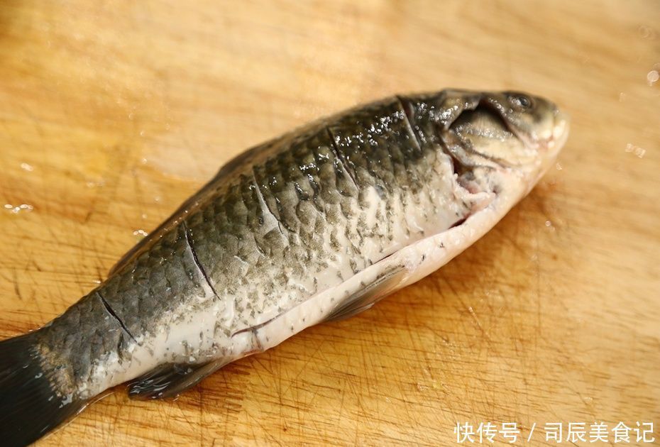 浓白|鲫鱼汤怎么做又浓又白、又鲜又不腥小妙招!十几分钟做浓白鲜汤
