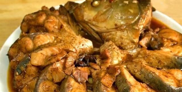 把五花肉|爱吃鱼的有福了,学会此方法鱼肉鲜嫩还入味,一上桌就被抢光,香