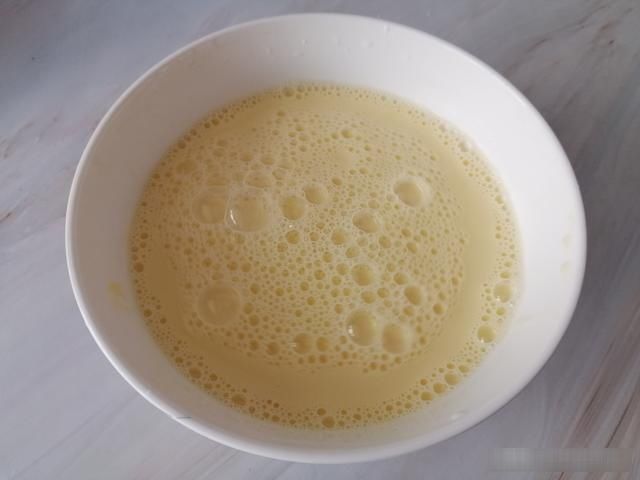 鸡蛋|牛奶别直接喝了,加2个鸡蛋,不用烤箱不用打蛋器,出锅抢着吃