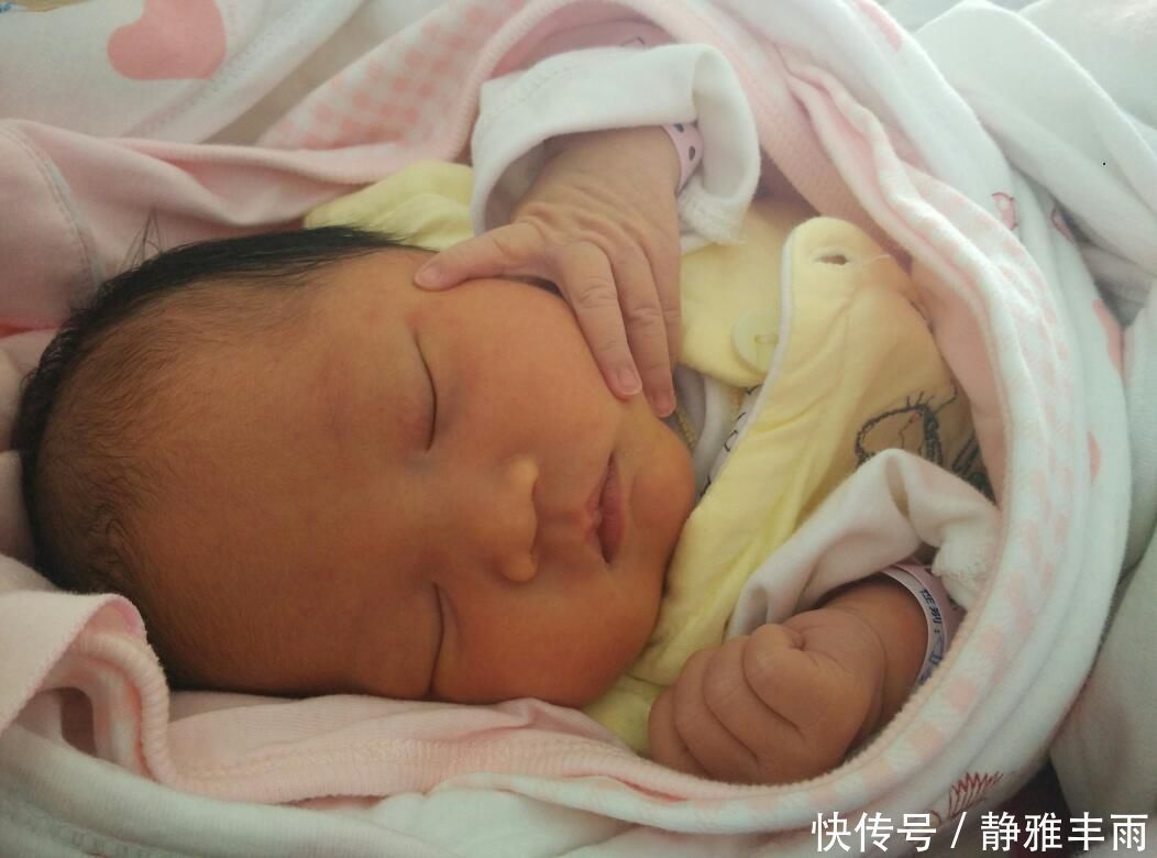 宝妈|当年的校花校草,如今生下丑宝宝,医生:别看了,就是你们亲生的