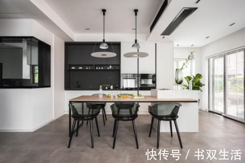 亮点|232平超大复式，主打黑白现代风，轻奢感满屋“四溢”