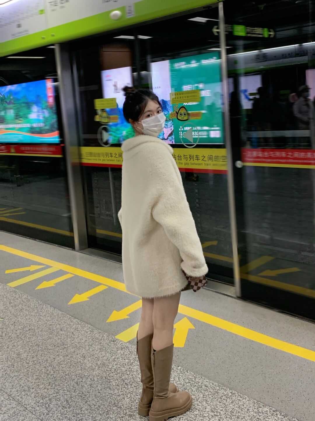 深色系 想要长靴上脚不沉闷!一定别错过这“两种”,增高显瘦又透气