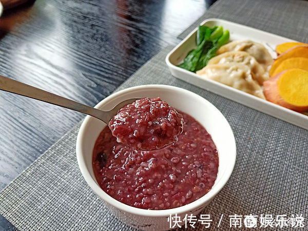 朋友圈|早餐全家只吃一盘菜,却在朋友圈走红,网友:生活高级,有品位