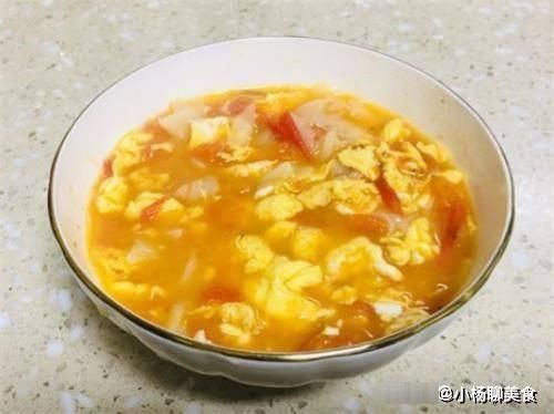 美味|饺子皮别只包饺子，两三步做成汤，方便又美味，能管一天不饿