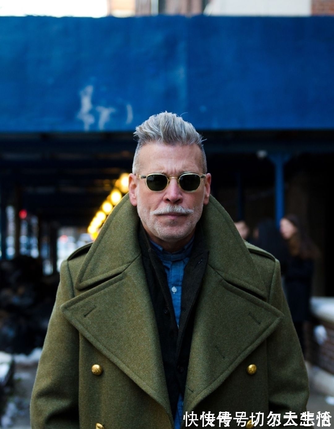 loro 卷福基努里维斯,在打造绅士这点上心有灵犀