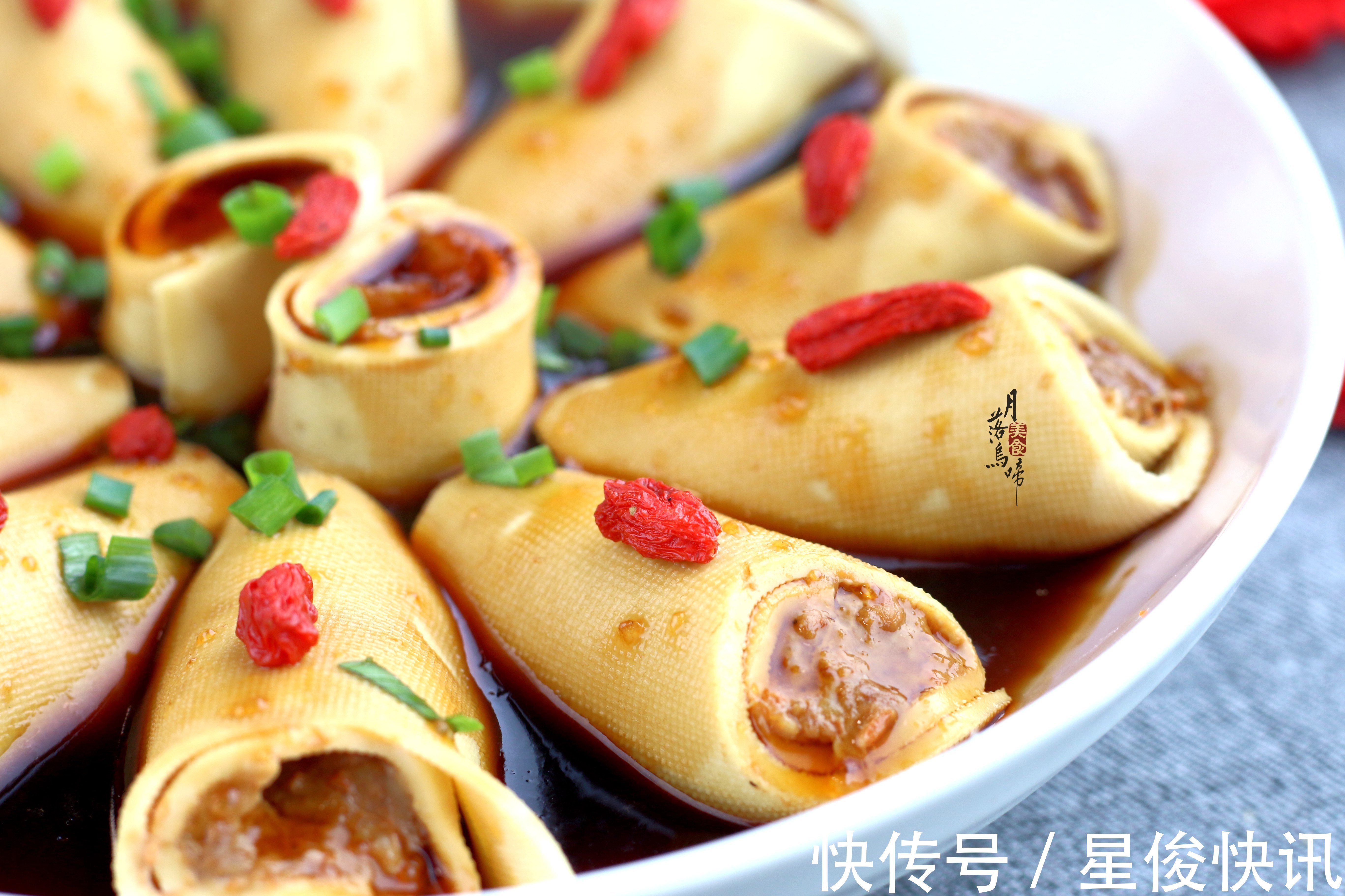 好吃|年夜饭必做的团圆菜,一卷一蒸15分钟上桌,好吃好做好寓意