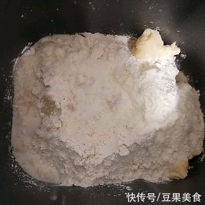 #安佳万圣烘焙奇妙夜#小朋友超喜欢吃的芝士小餐包