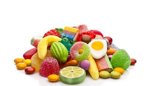 人过了50岁，管住嘴最关键，5种食物少吃为妙，有助健康长寿