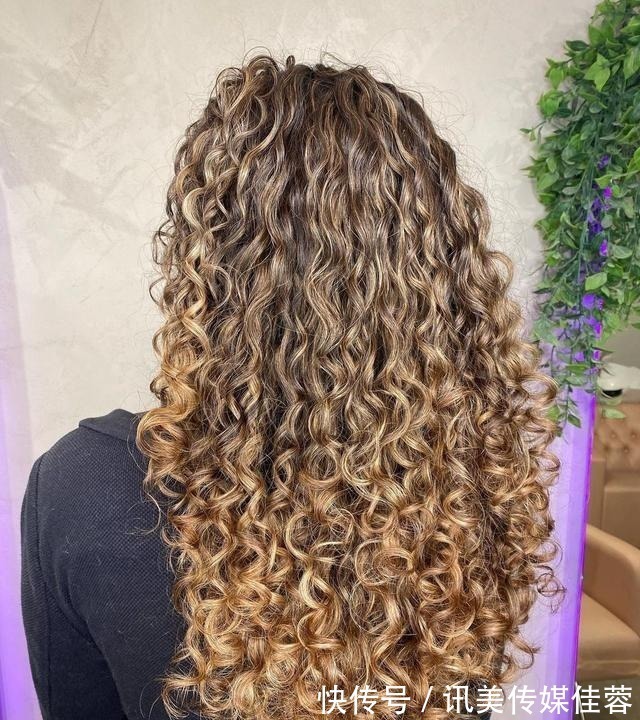 小卷 强烈推荐发型15款,又美又心动,看看你喜欢的是哪一款