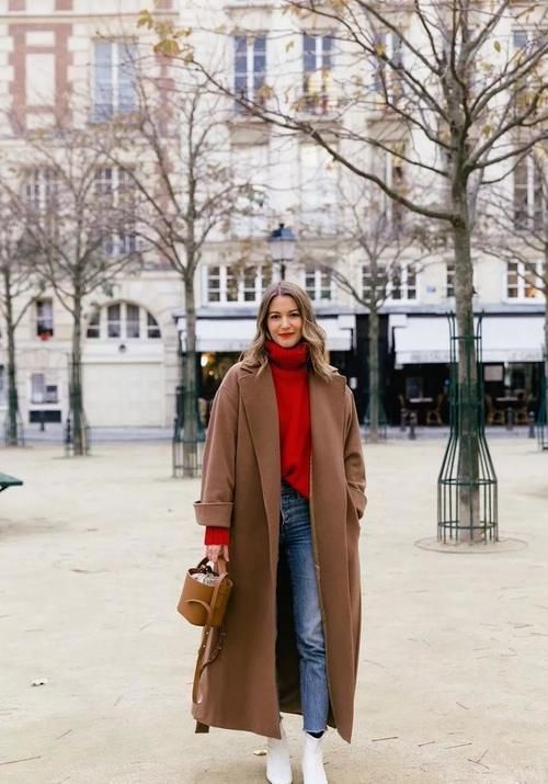 真正优雅精致的女人，穿大衣都不配小白鞋了，搭“裸靴”更合拍！