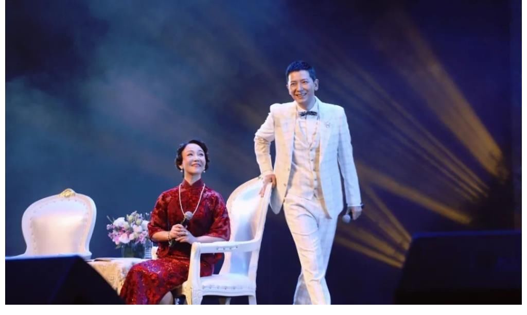 |今晚，来看我和维倩唱歌讲段子吧！