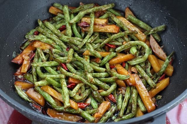 调味汁|这道素菜给肉都不换,咸鲜入味就是费米饭,端上桌大家齐夸好吃