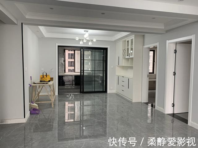 装修|她家装修花了12万,打造网红款电视墙,请木工师傅打柜子很喜欢