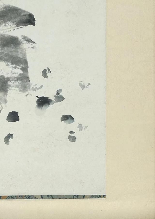 荷杆|姚华、范义的墨荷，酣畅淋漓，花蕾立于叶上，一枝独秀，尤为耀眼