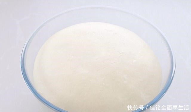 面包|做面包用中种法,出膜快细腻拉丝,既当早餐又是零食,出炉遭哄抢