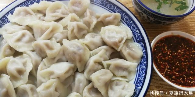 速冻|速冻饺子开水下锅,难怪不好吃,牢记4个技巧,饺子不破皮不露馅