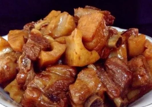 第一次把排骨和它一块炖,原来这么好吃,全家一大盘没吃够