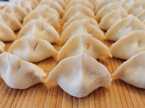 入秋后,韭菜靠边站,用它包饺子更鲜,营养健胃促消化,身体好