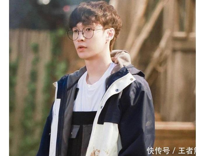 迪丽热巴|迪丽热巴吴磊姐弟爆火后,张艺兴杨紫强行姐弟营业,引网友热议